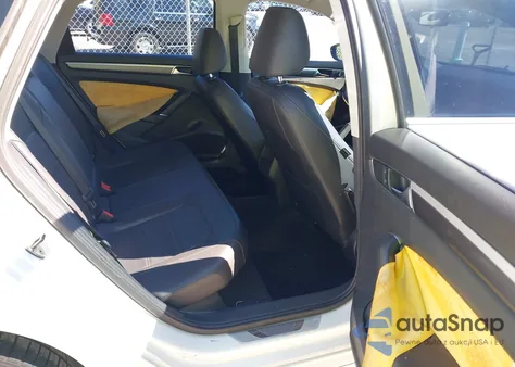 2016 Volkswagen Passat 1.8T R-Line z USA, uszkodzony, nr VIN 1VWAT7A39GC066453